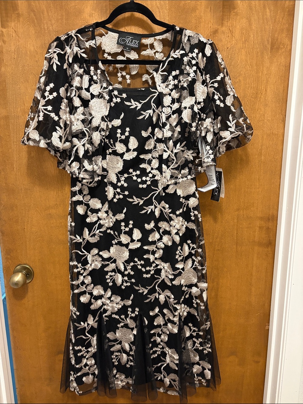 602. Alex Evenings Evening Floral Lace Overlay Dress in Black and Cream